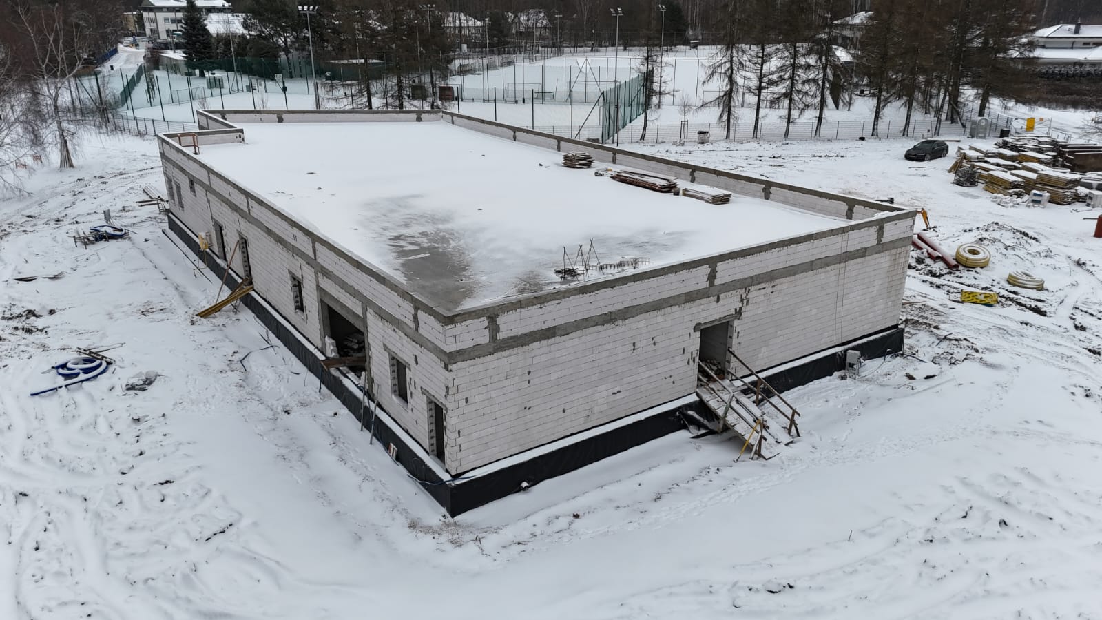 Żłobek w Granicy — obiekt zimą po wykonaniu stropu