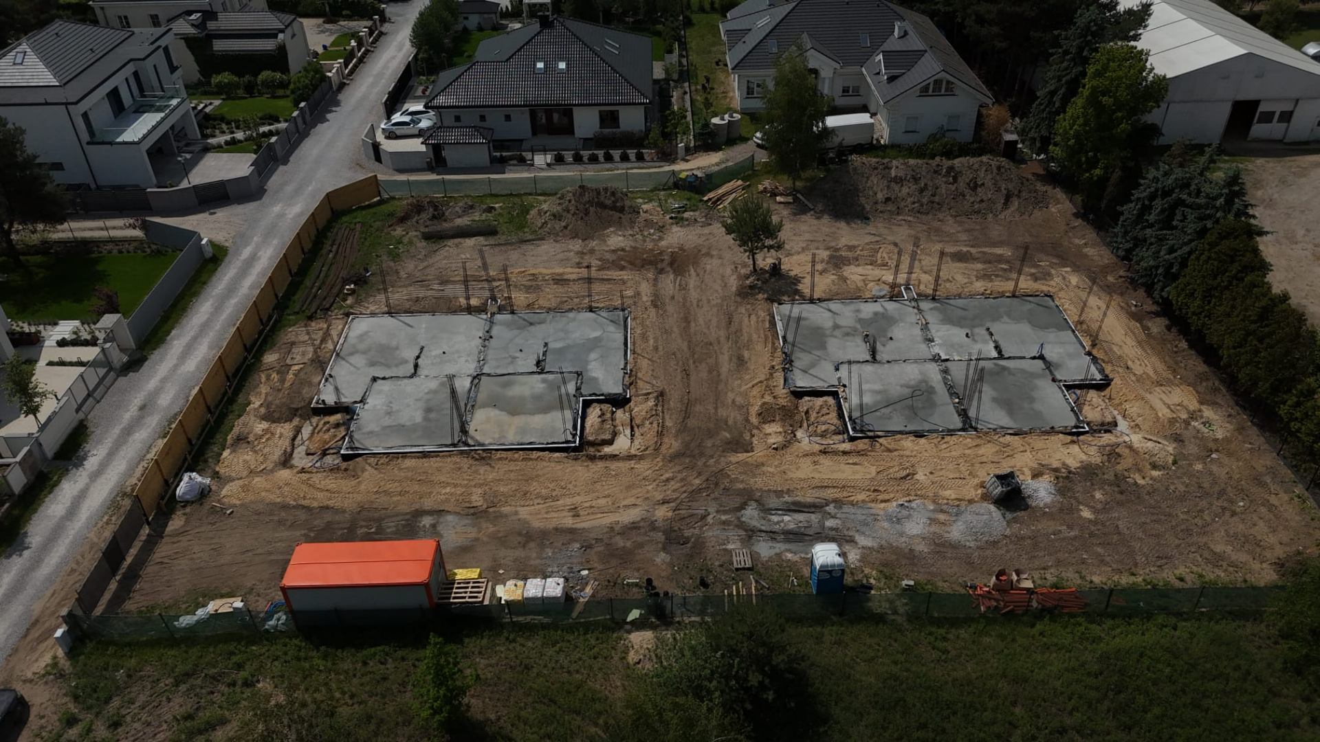 Podkowy Józefów — ujęcie z góry na płyty fundamentowe i zbrojenie startowe