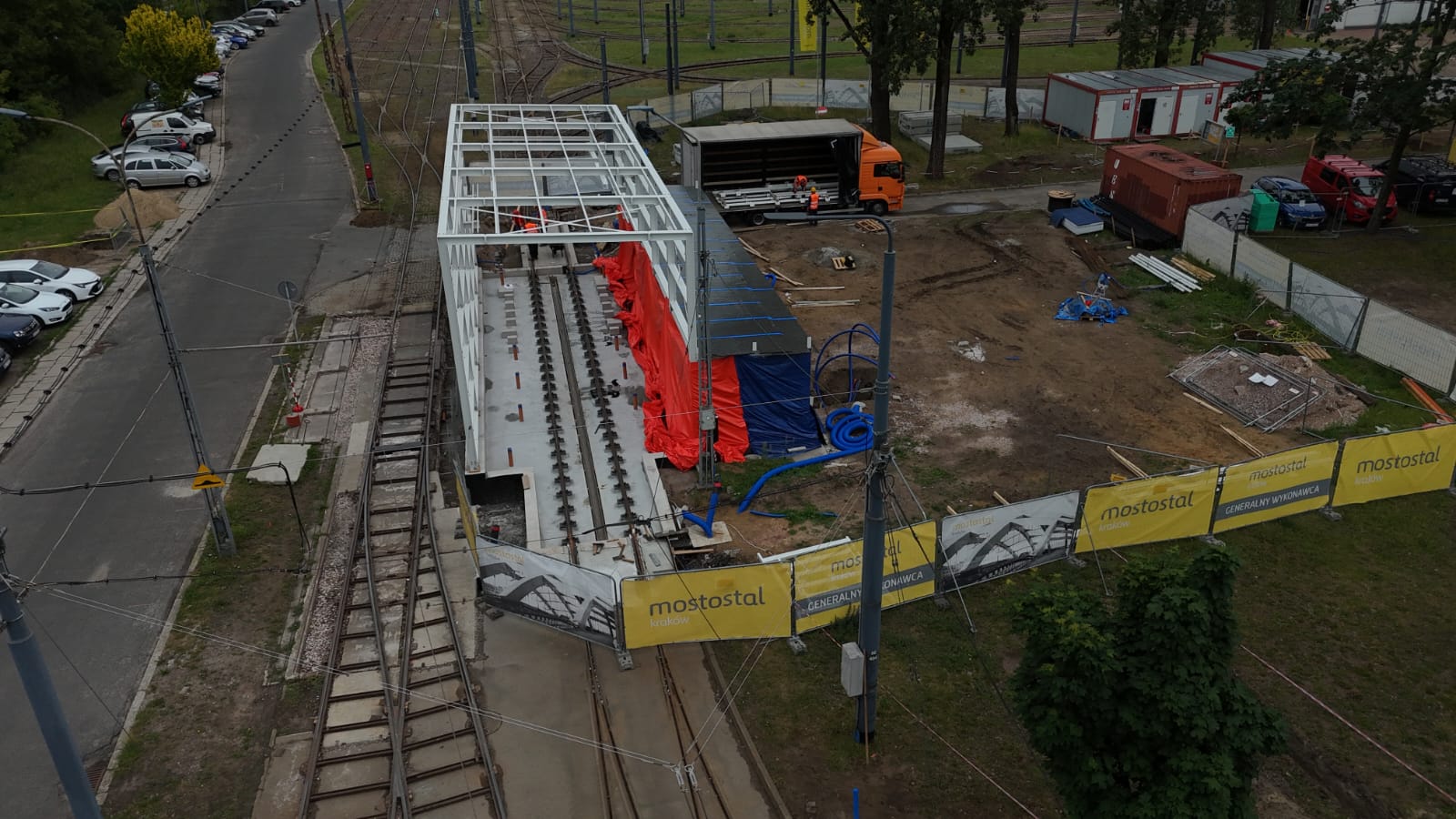 Myjnia Żoliborz — szeroki widok placu budowy w zajezdni